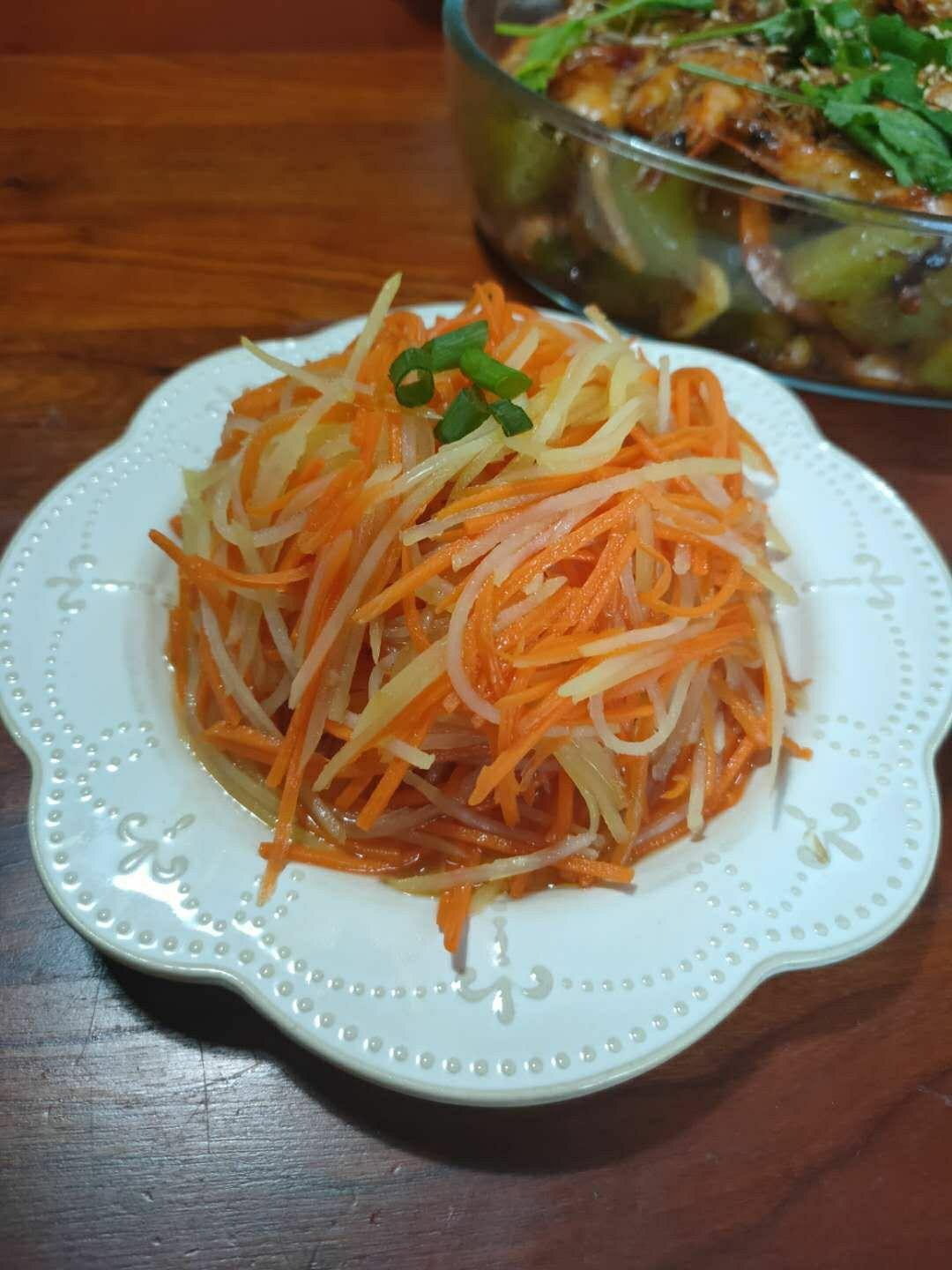 凉拌胡萝卜土豆丝