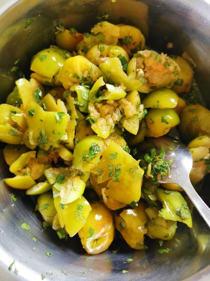 广西正宗酸嘢李子吃法