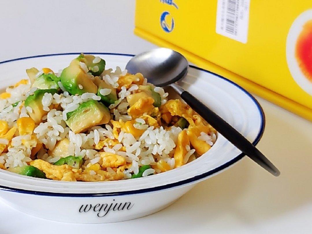 牛油果鸡蛋炒饭