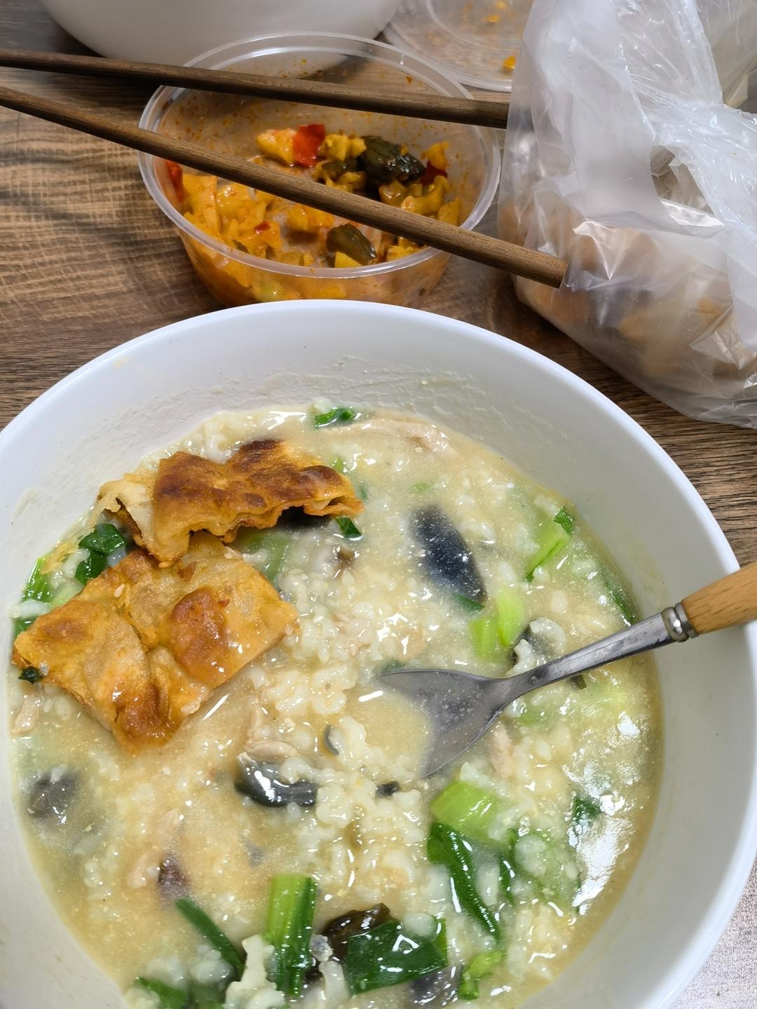 妈妈👩教我做的皮蛋瘦肉粥🥣简单快捷美味😋