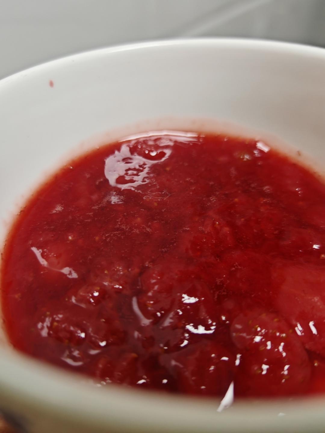 自制草莓酱（孩子爱吃的不得了）
