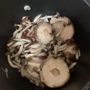 孜然香菇蟹味菇（电饭锅版）的做法 步骤4
