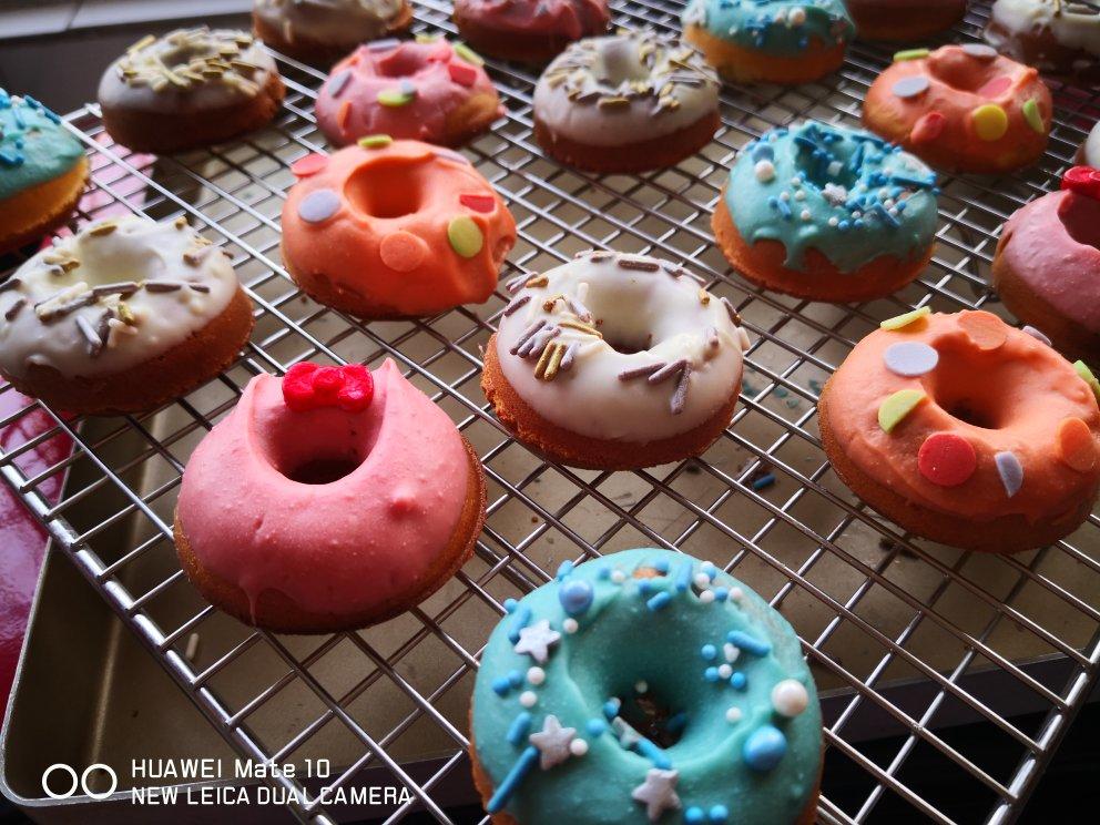 松软可口甜甜圈