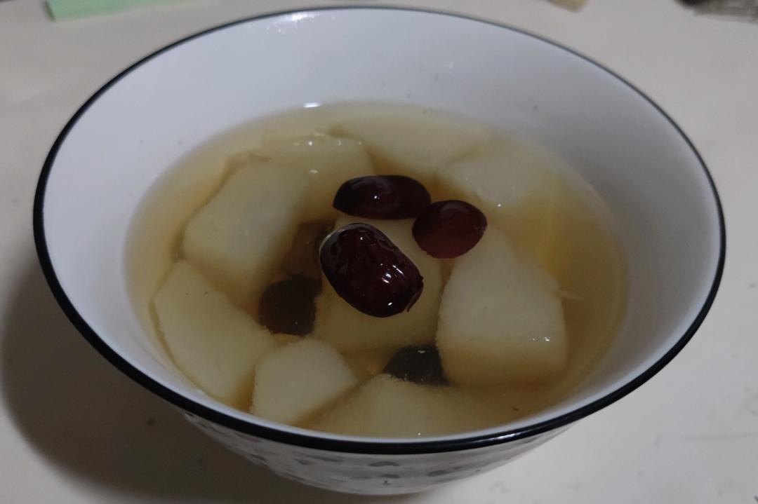 冰糖雪梨汤（清热降火，润肺止咳）