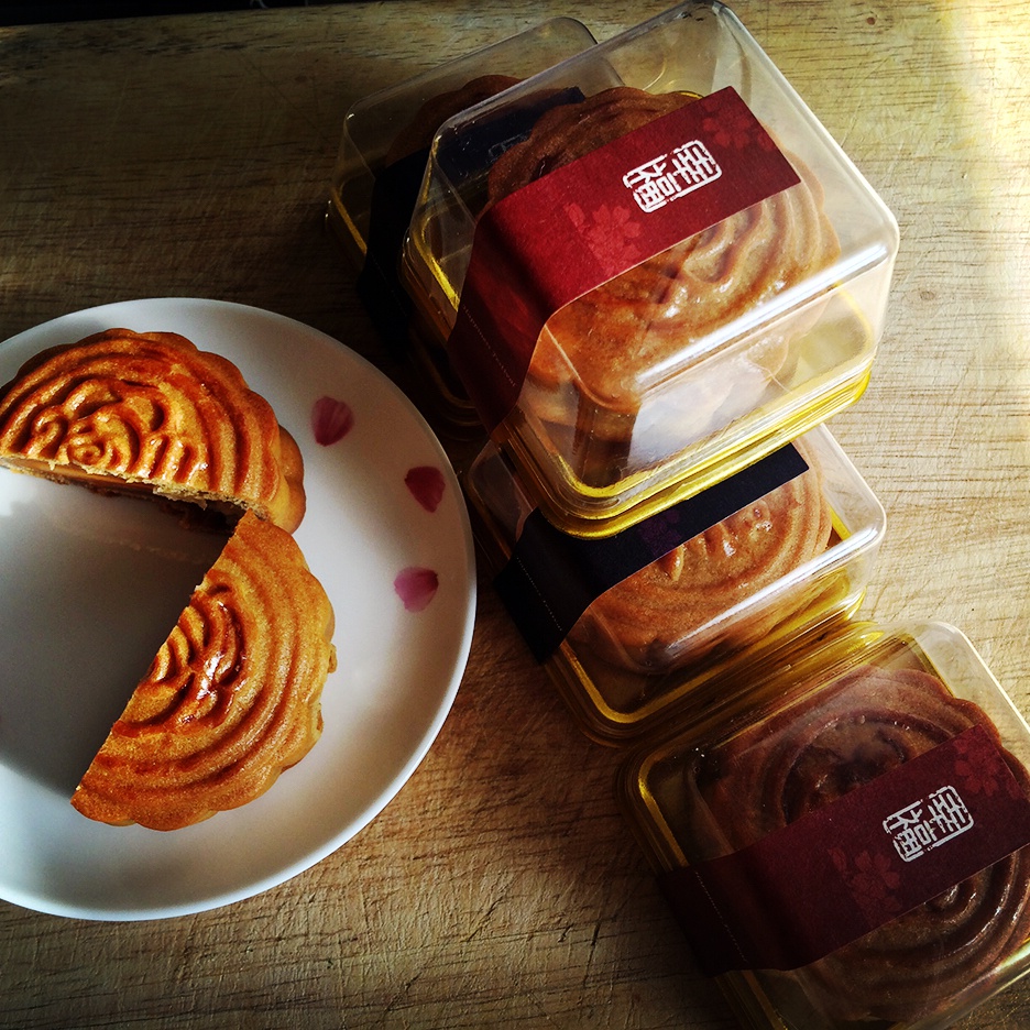 广式月饼——蛋黄莲蓉月饼