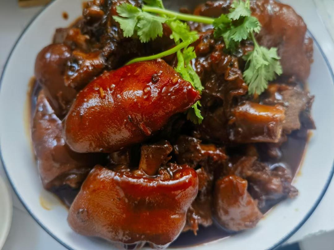 美味的家常菜：红烧猪蹄