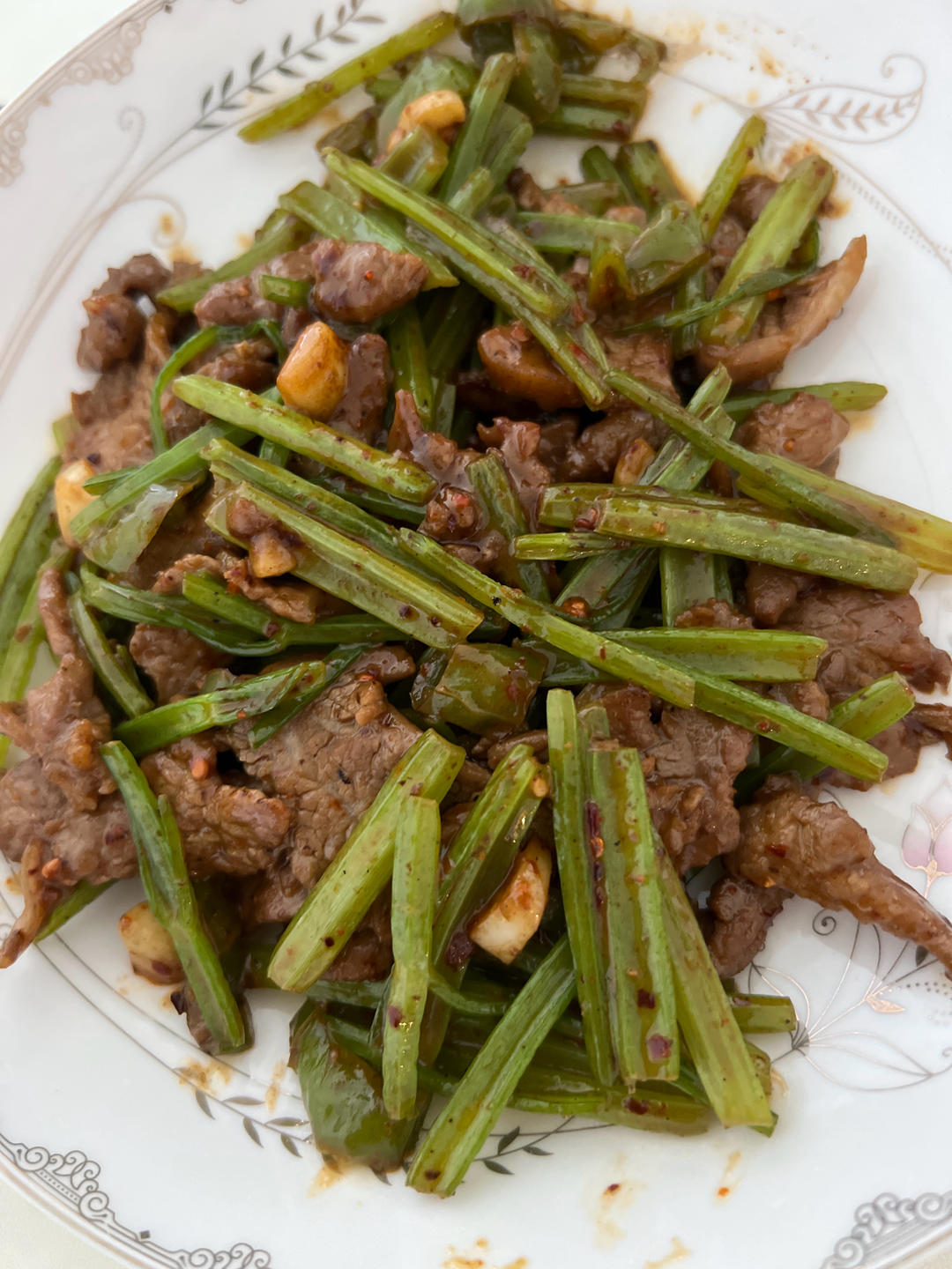 下饭神器又来了，试试这道芹菜炒牛肉！！