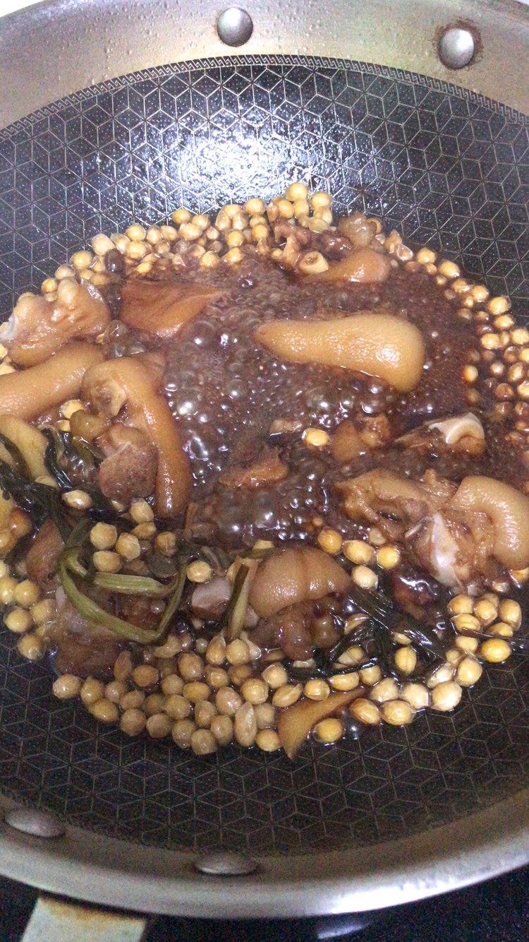 流口水的黄豆炖猪蹄     （参考黄小厨版本）的做法 步骤1