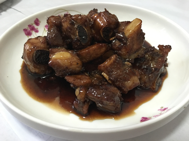 超级好吃的红烧小排