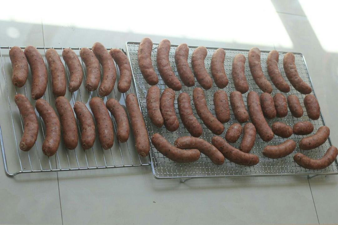 自制黑椒风味脆皮肠--多图详解手工灌肠