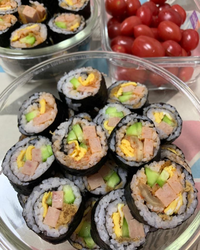 泡菜紫菜包饭