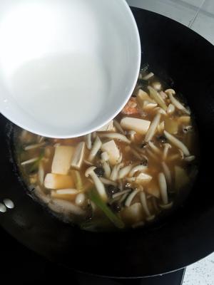 瑶柱大虾菌菇汤的做法 步骤10