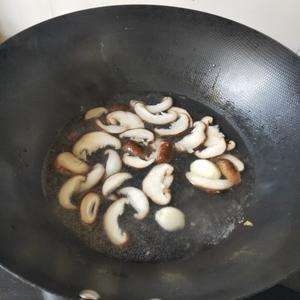 双菇豆腐萝卜汤的做法 步骤6