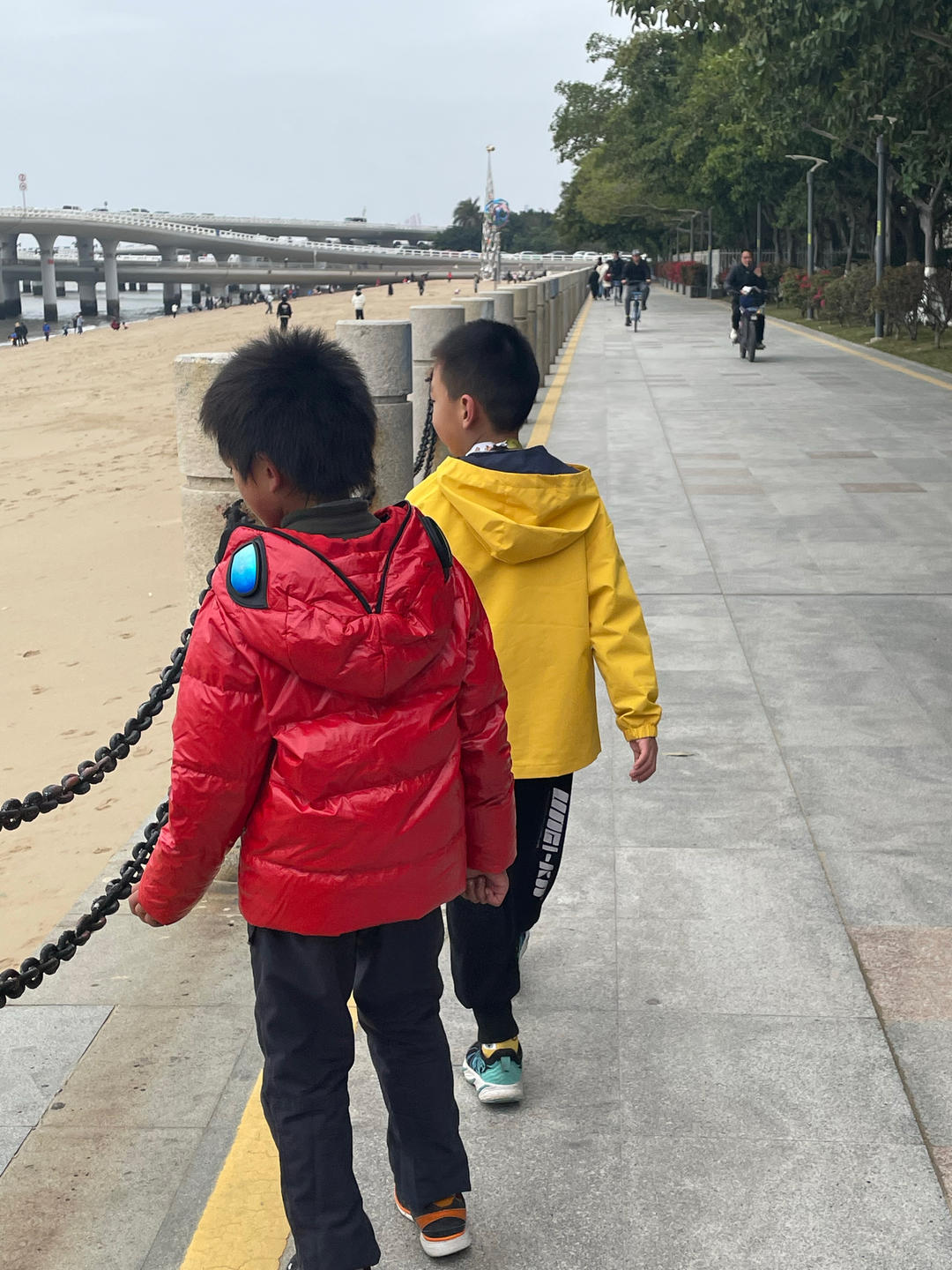 10后的小帅哥