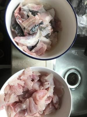 自制酸菜黑鱼的做法 步骤1