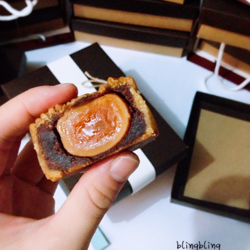 广式月饼——蛋黄莲蓉月饼