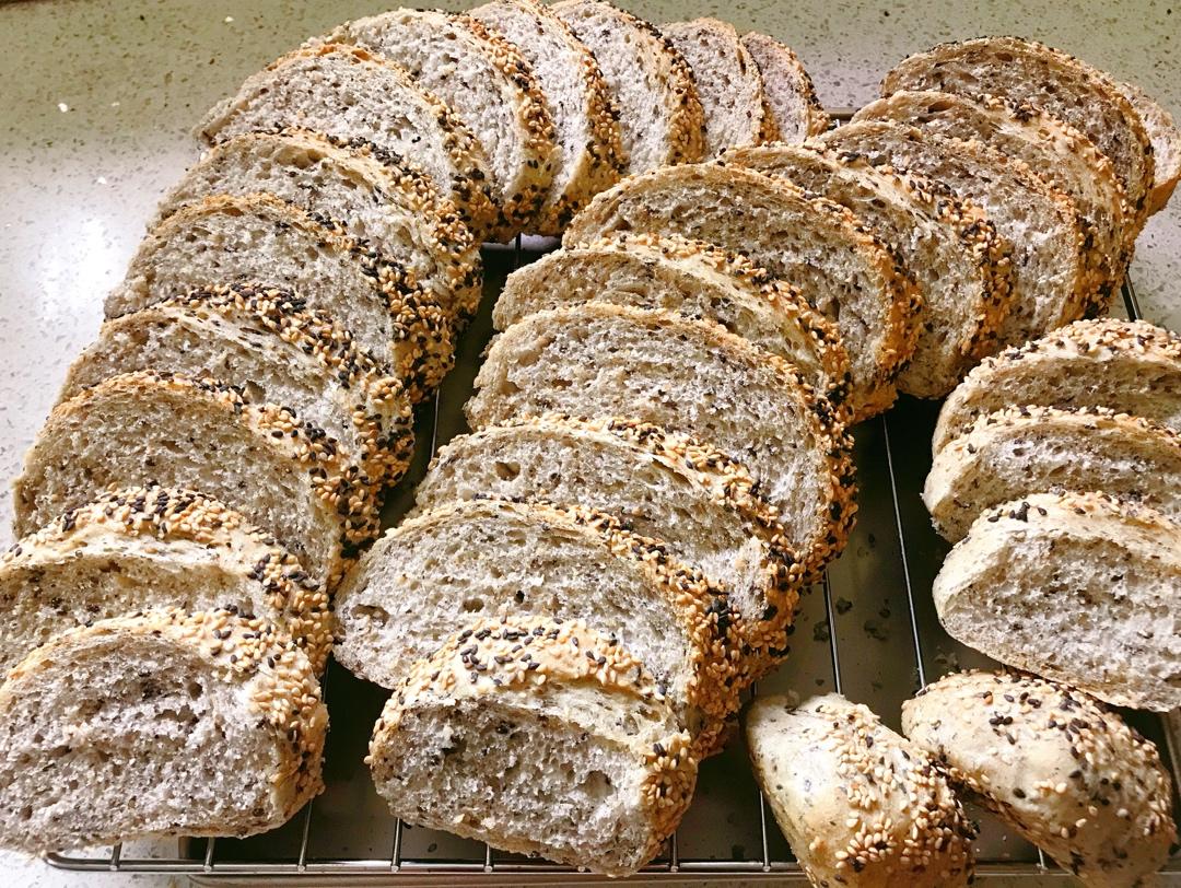 无糖无油法式芝麻面包丨表皮香脆，内芯柔润