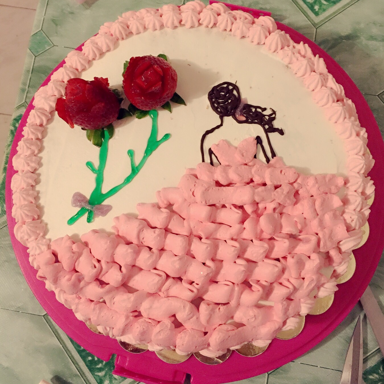 玫瑰花瓣生日蛋糕