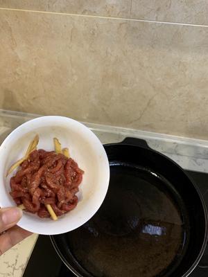 泡菜炒牛肉丝的做法 步骤4