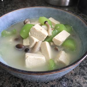 丝瓜豆腐汤的做法 步骤3