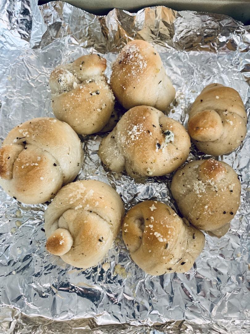 Garlic knots