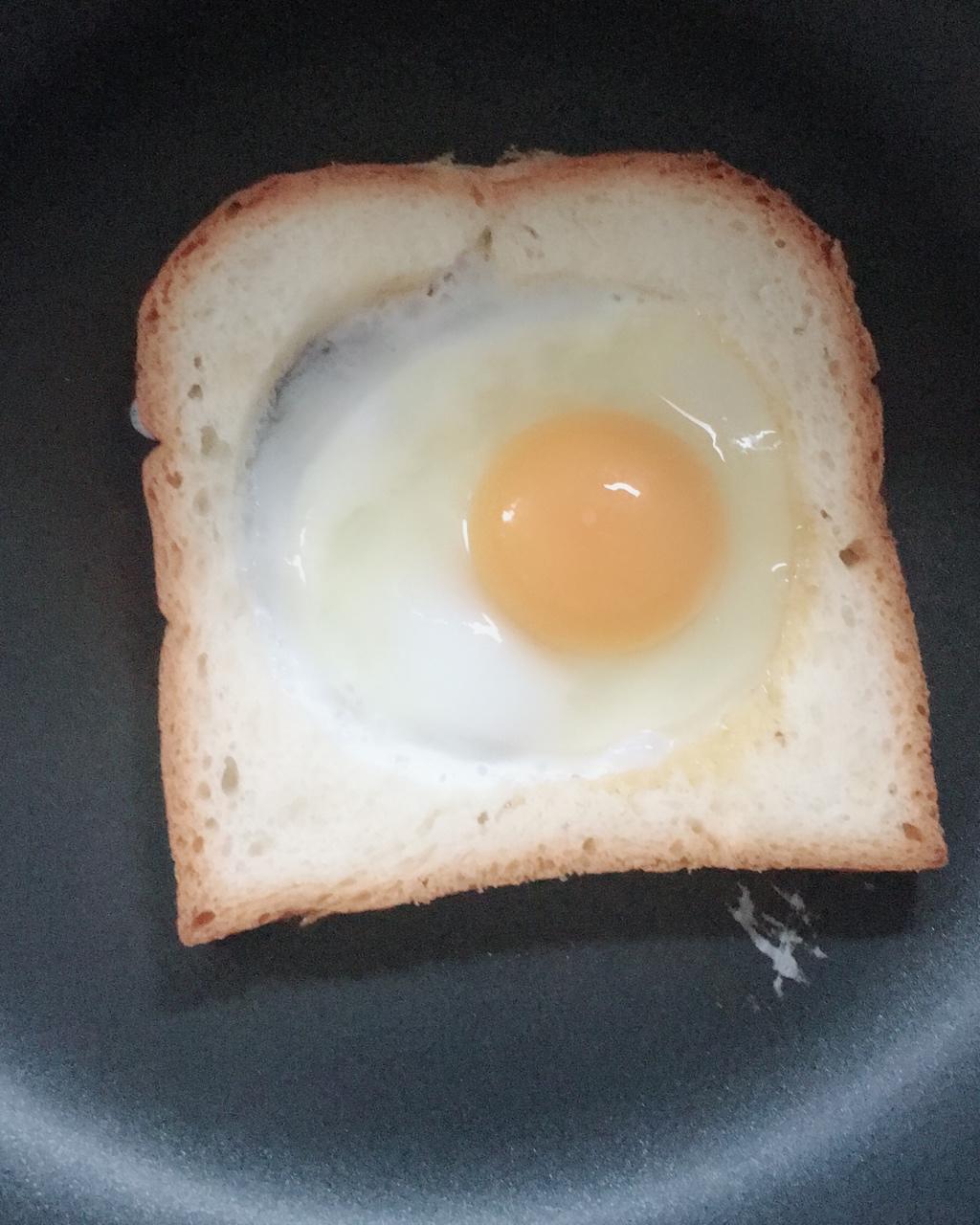 荷包蛋土司