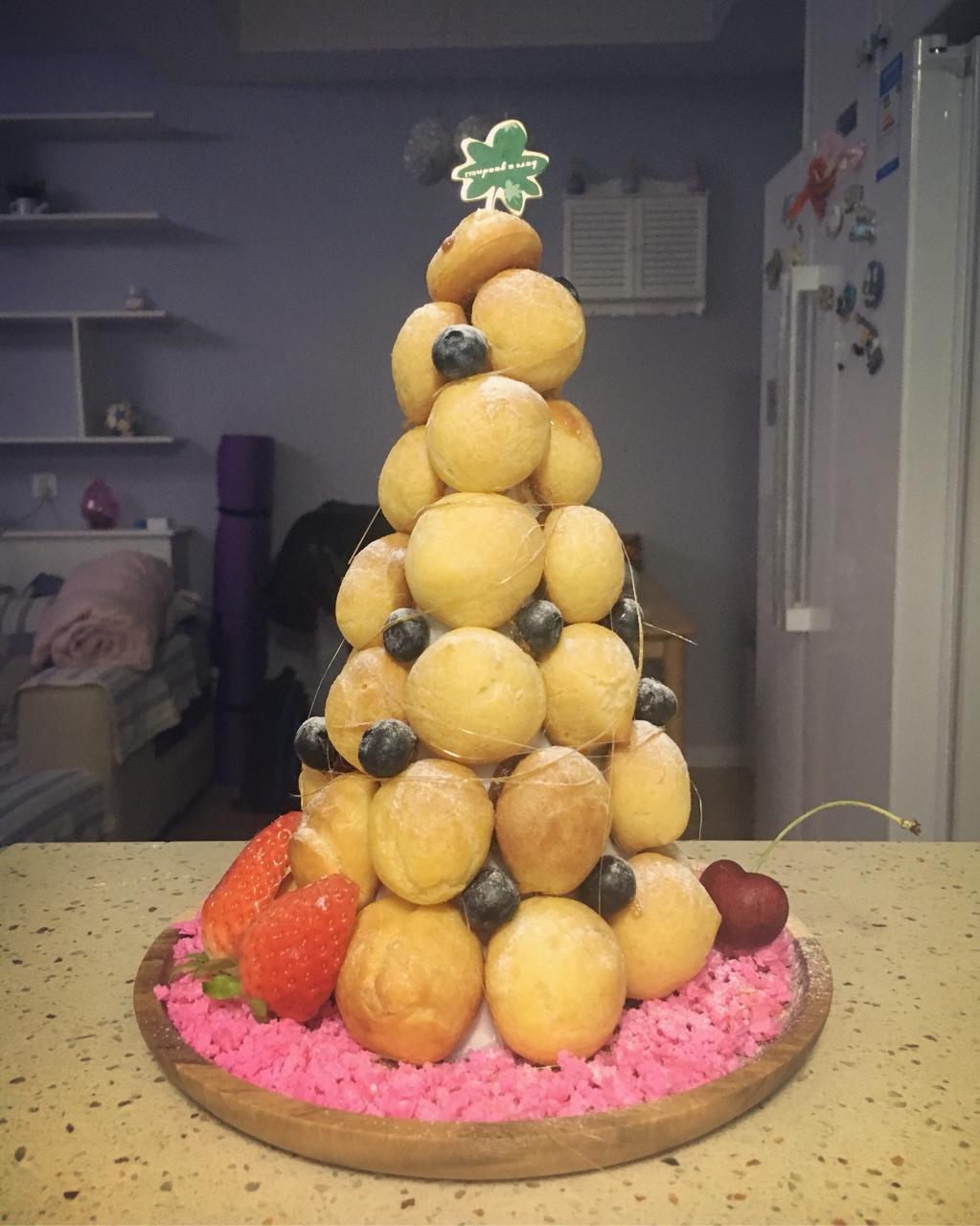 圣诞雪景焦糖泡芙塔