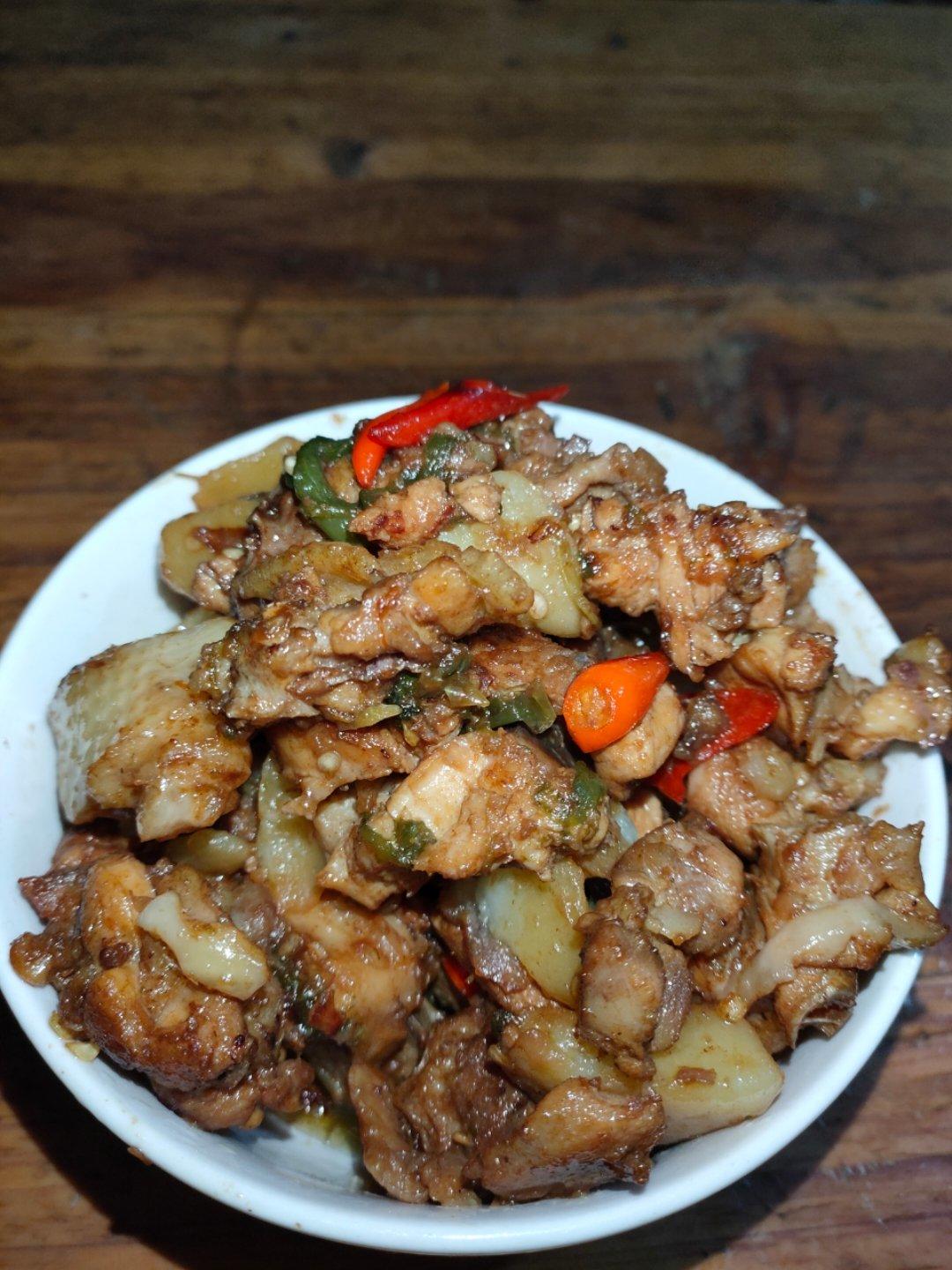 鲜香味浓土豆烧鸡（还是焖鸡？炒鸡？随便啦）