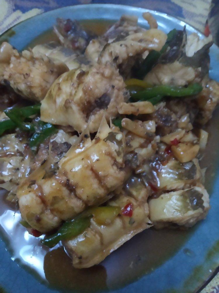 一道很费大蒜的红烧鳝鱼～