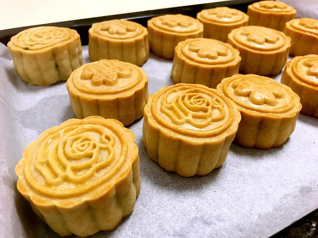 广式月饼—蛋黄莲蓉月饼