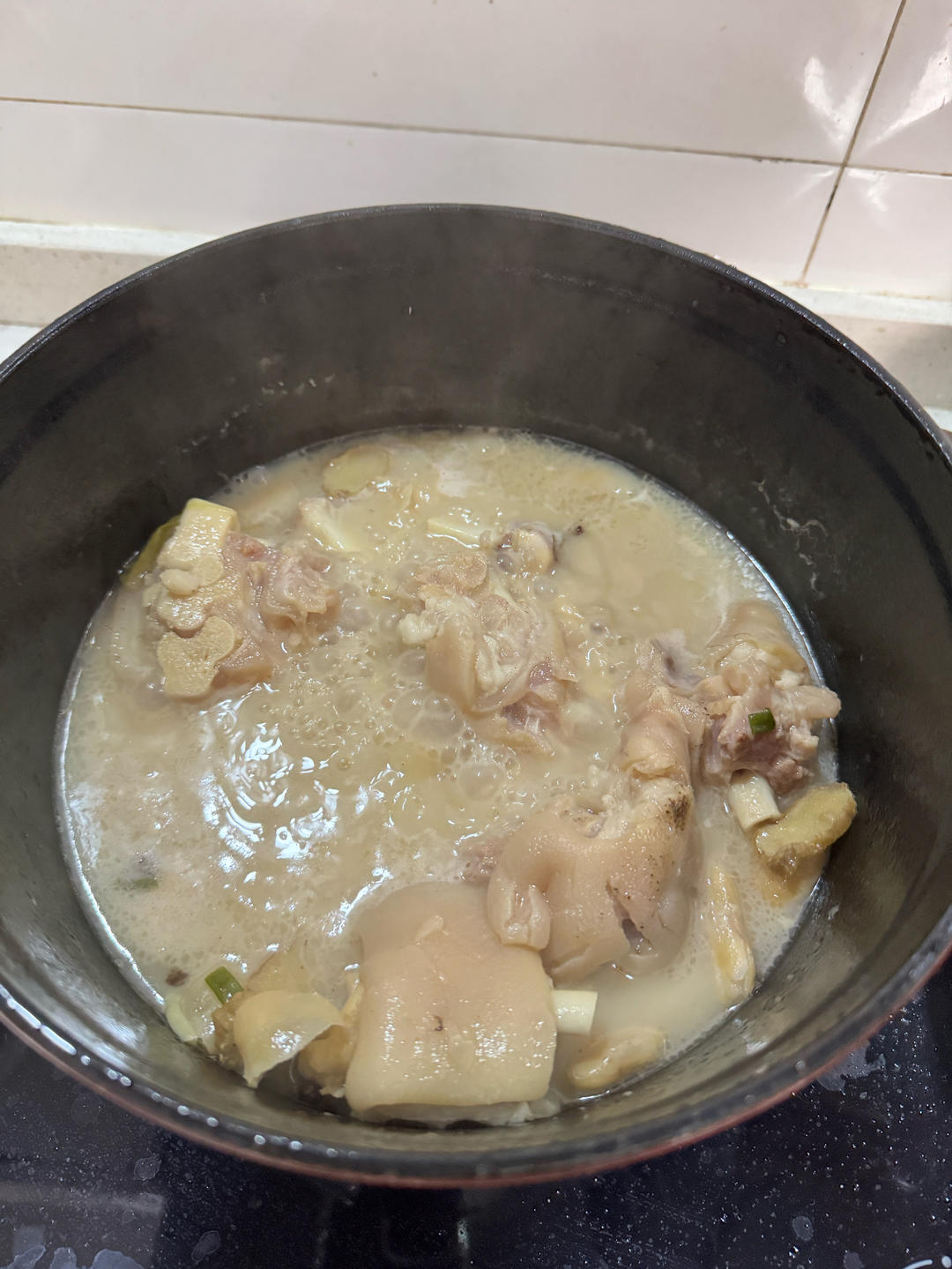 汤色奶白 一次成功的老妈蹄花