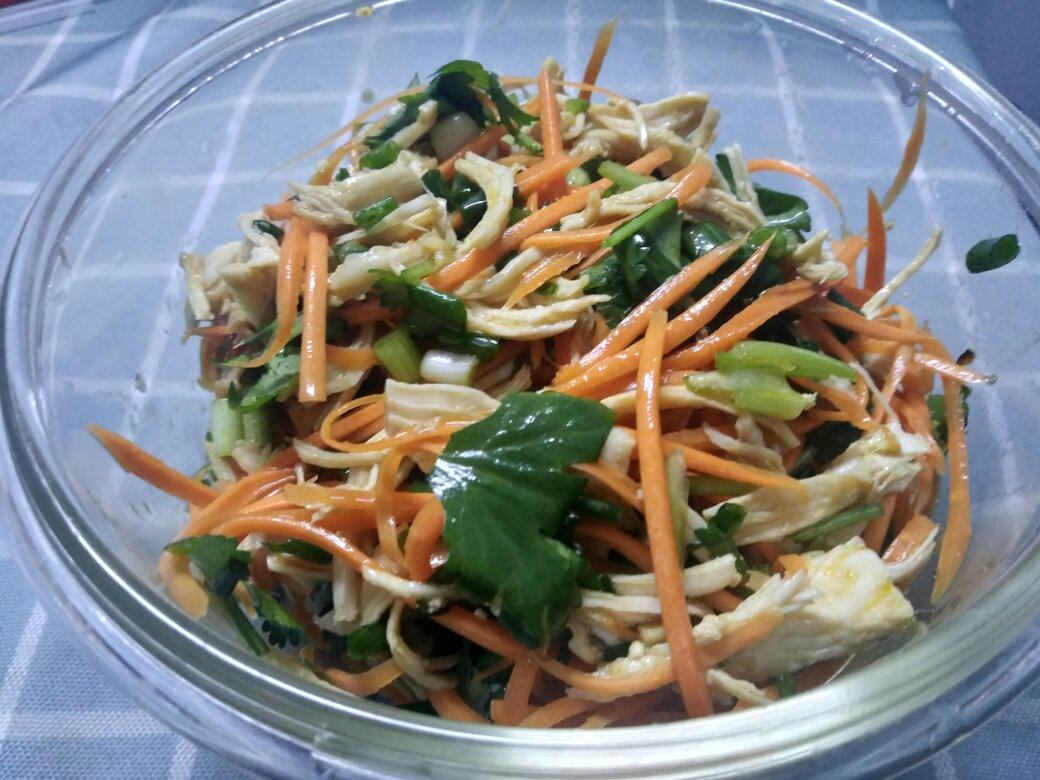 凉拌鸡丝（爽口低脂鸡胸肉）