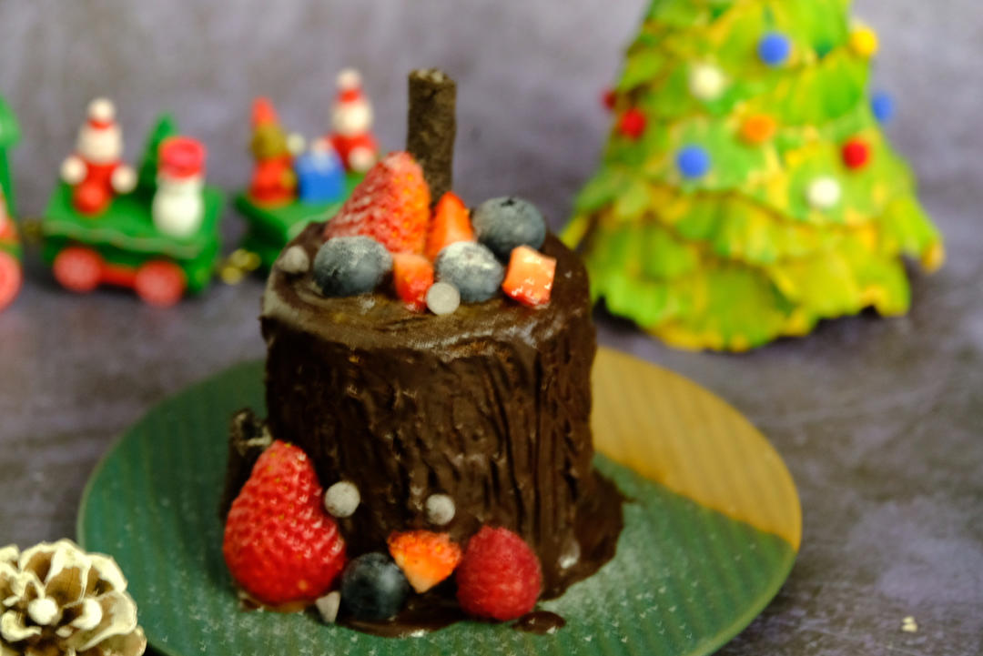 圣诞巧克力树桩蛋糕