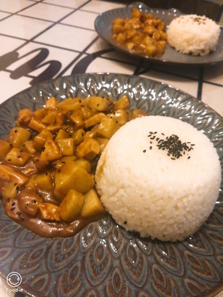 土豆咖喱鸡肉饭