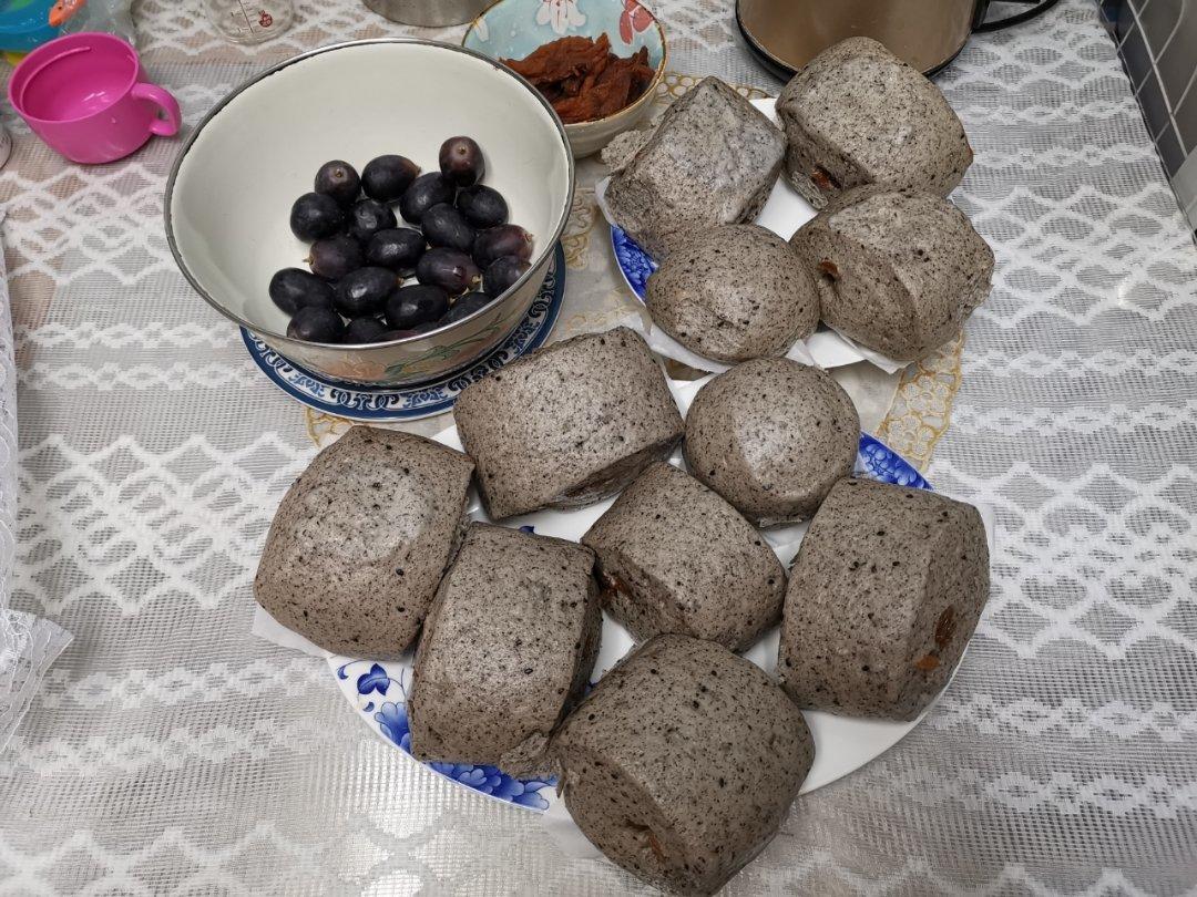 奶香黑芝麻黑米蔓越莓馒头