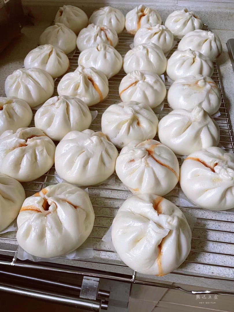 玲琅满目做的爆浆叉烧包