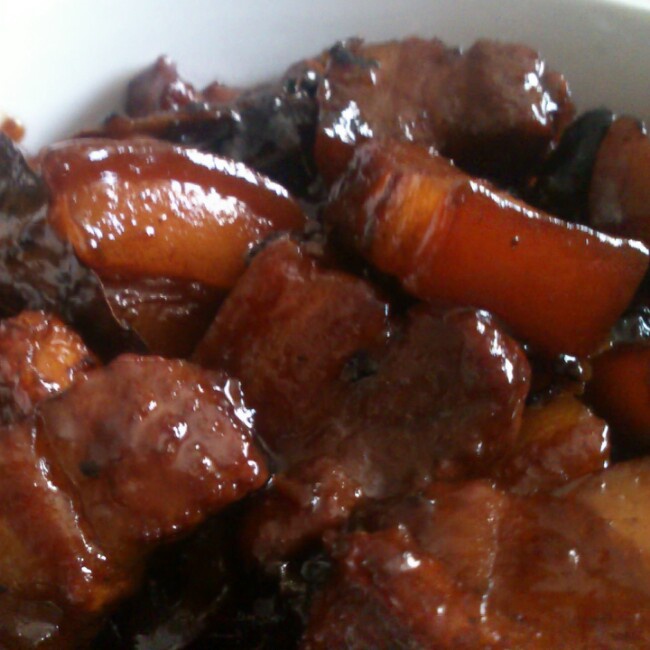 吃着碗里望着锅里的红烧肉