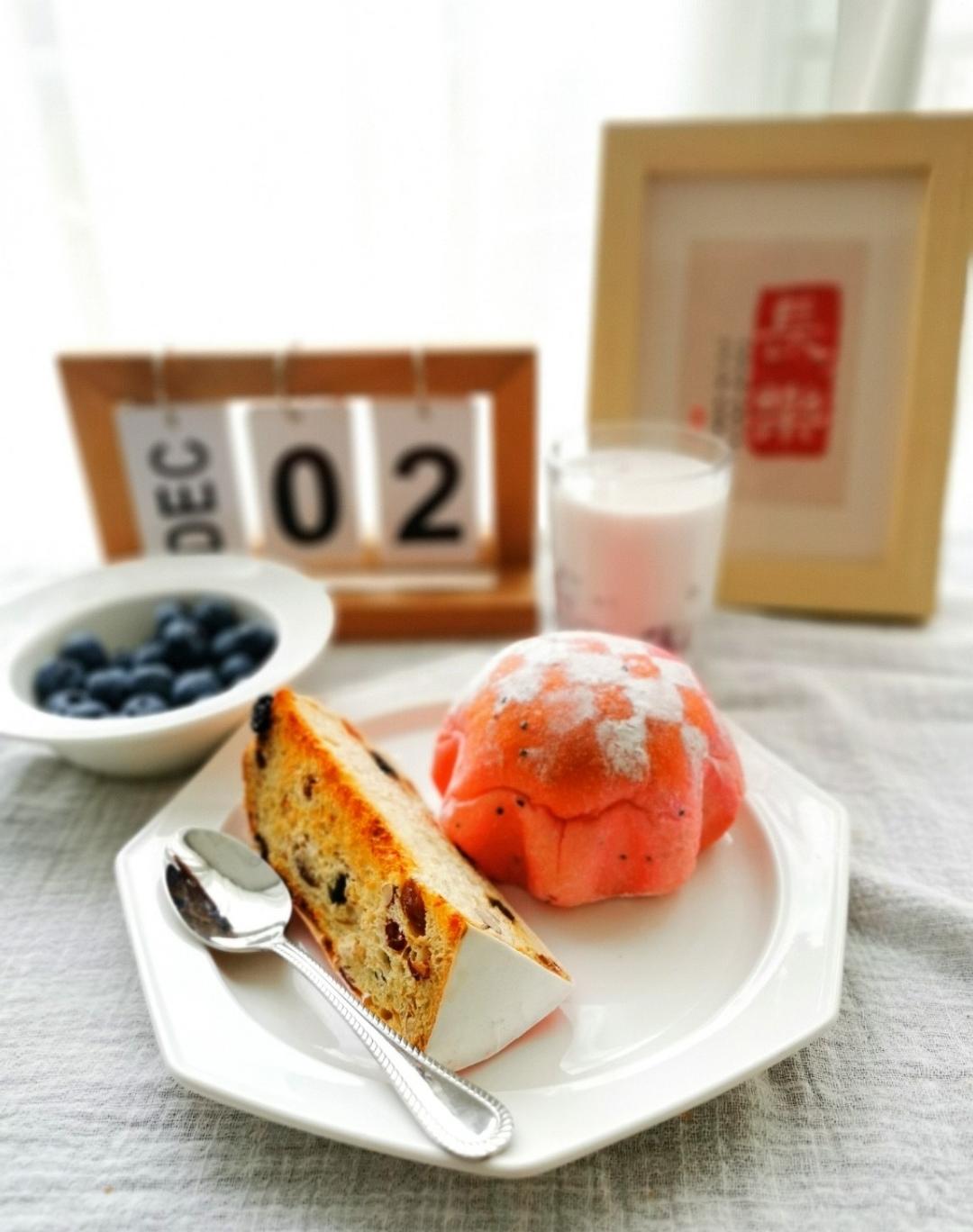 蜜蜜芝士火龙果软欧