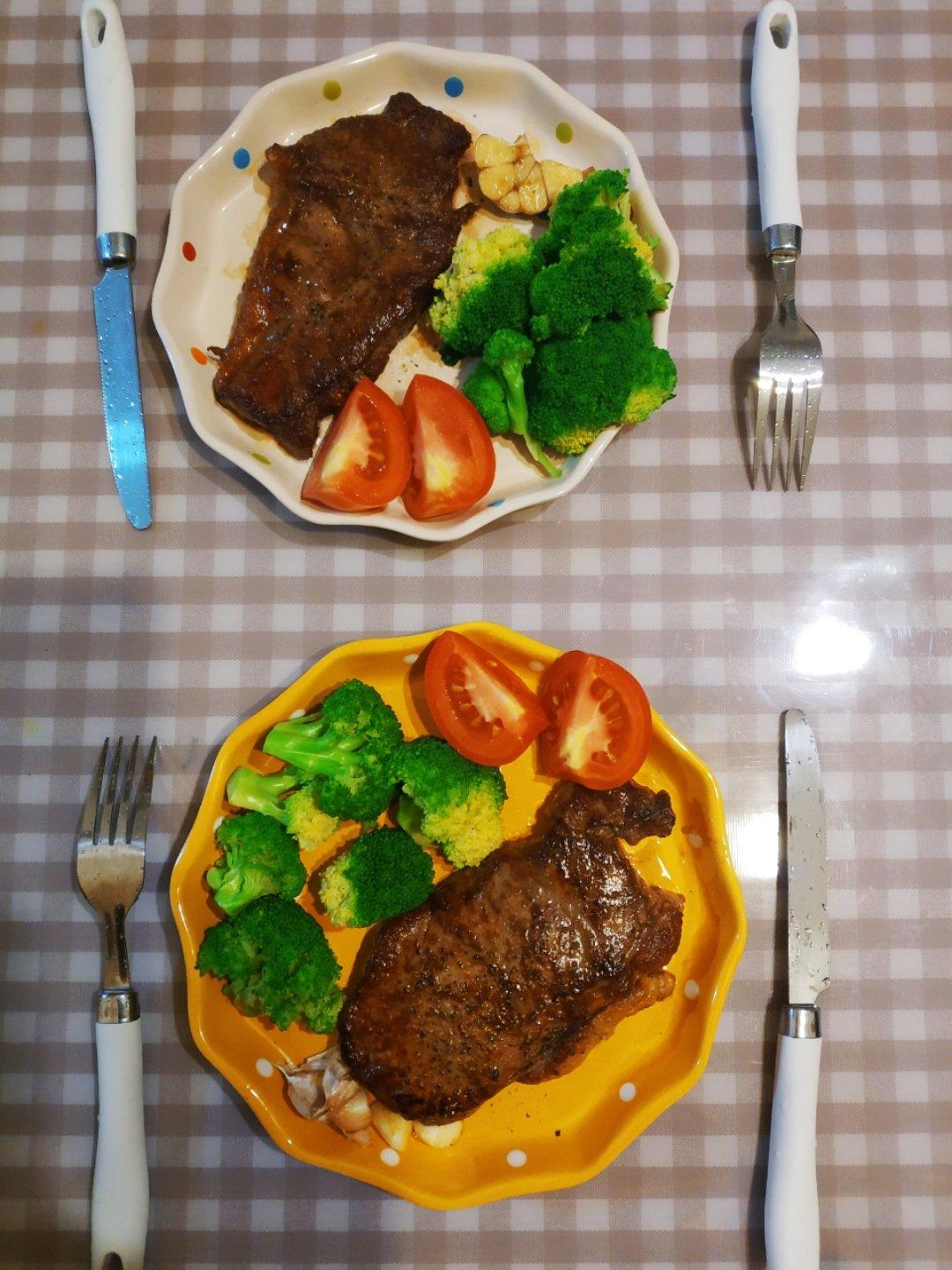四分钟煎好一块鲜嫩多汁的牛排
