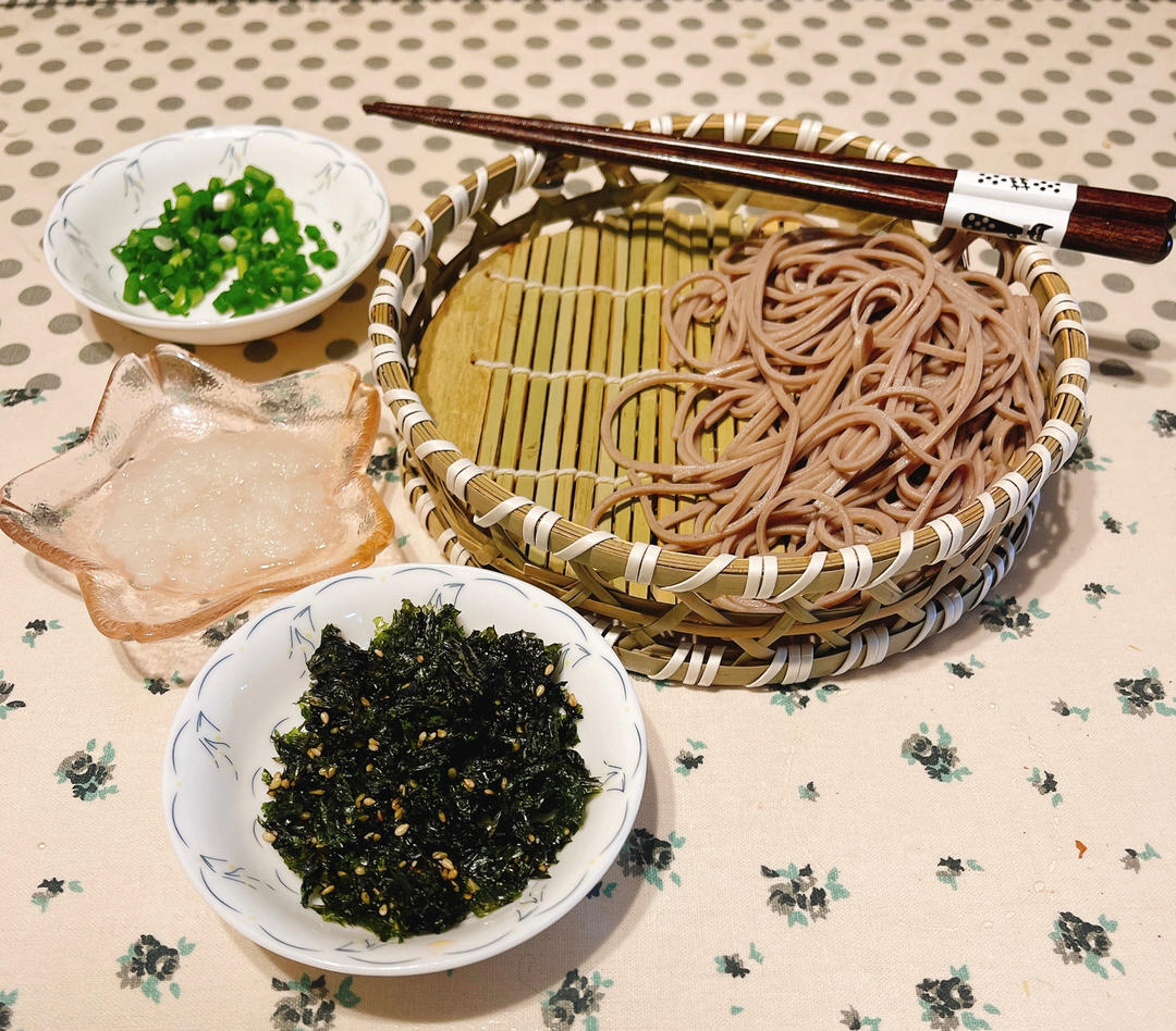 暑期凉爽快手餐｜孩子也爱吃的荞麦炸鸡冷面 