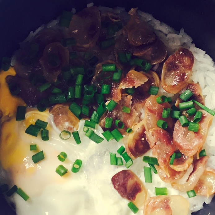 广式腊味煲仔饭