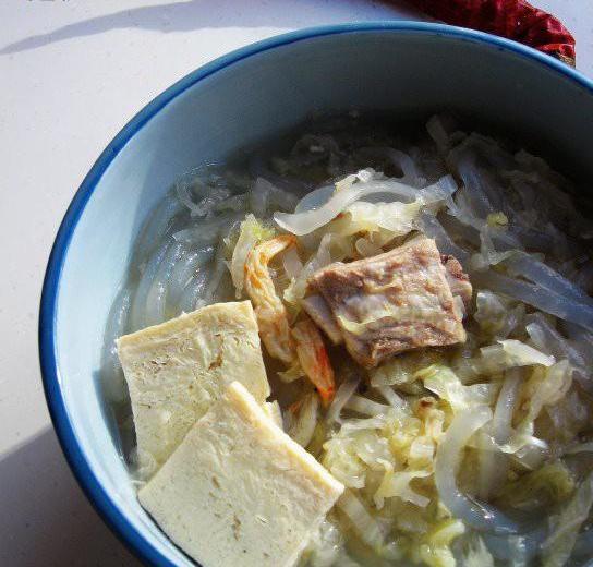 酸菜炖冻豆腐粉条