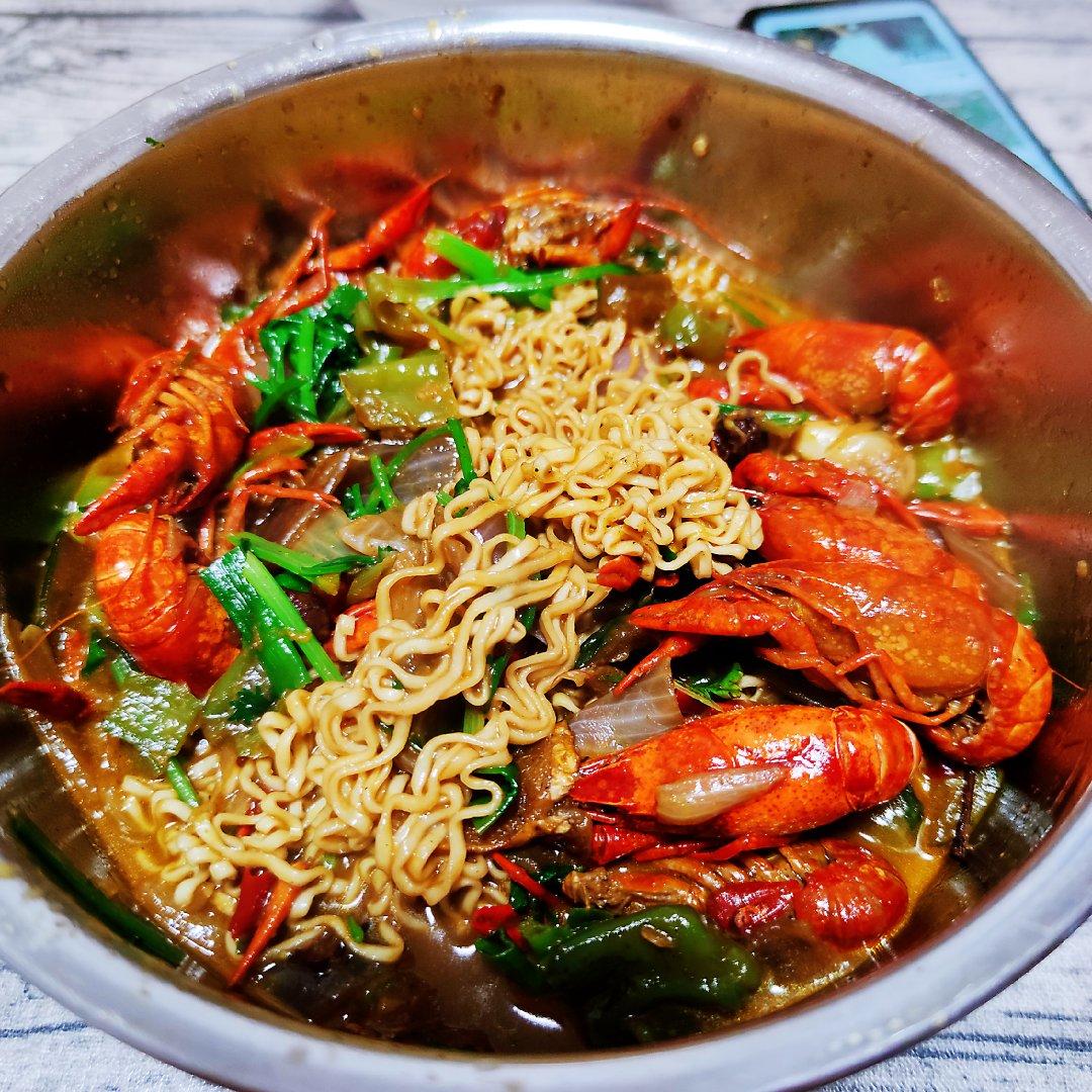 干净简单超香版十三香小龙虾（教你这么挑小龙虾，怎么彻底清洗）