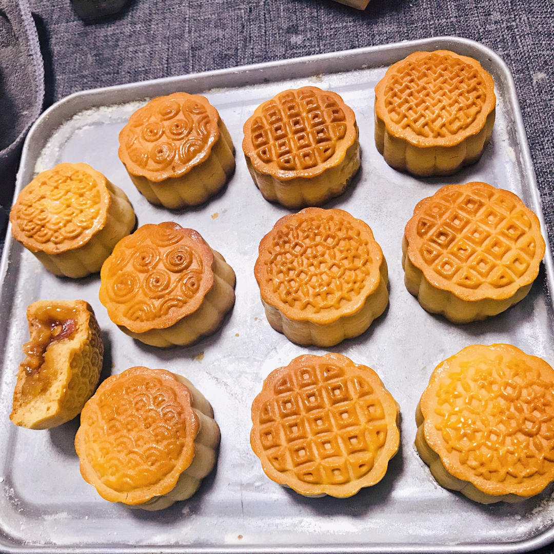 广式月饼—蛋黄莲蓉月饼