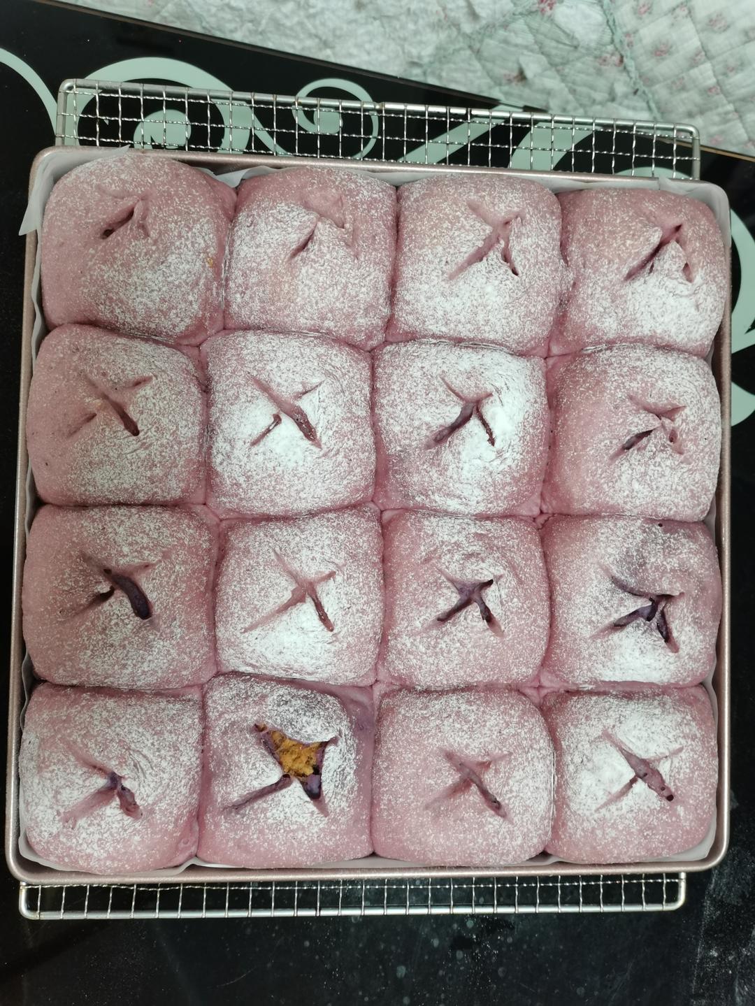 紫薯软欧包（内馅有麻薯，肉松，芋泥，口感超赞）配麻薯做法～