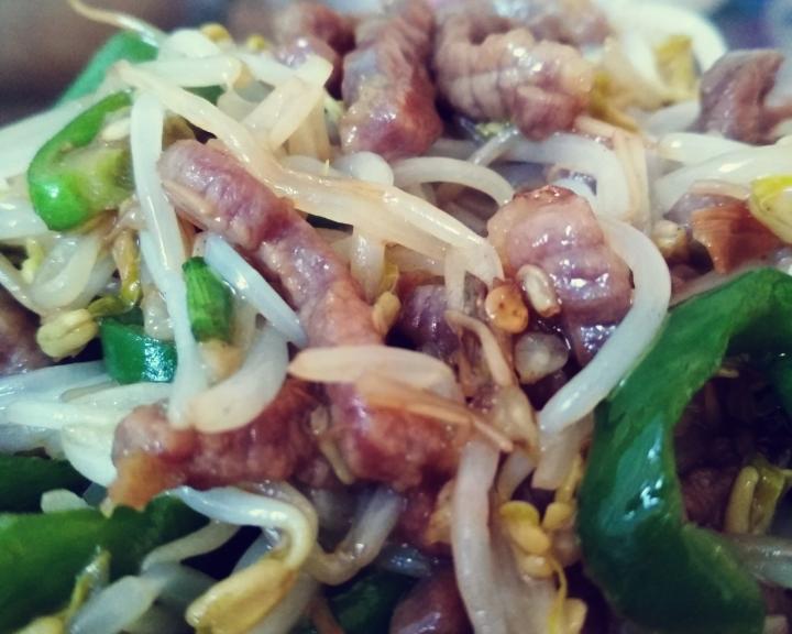 青椒牛肉（猪肉）炒豆芽