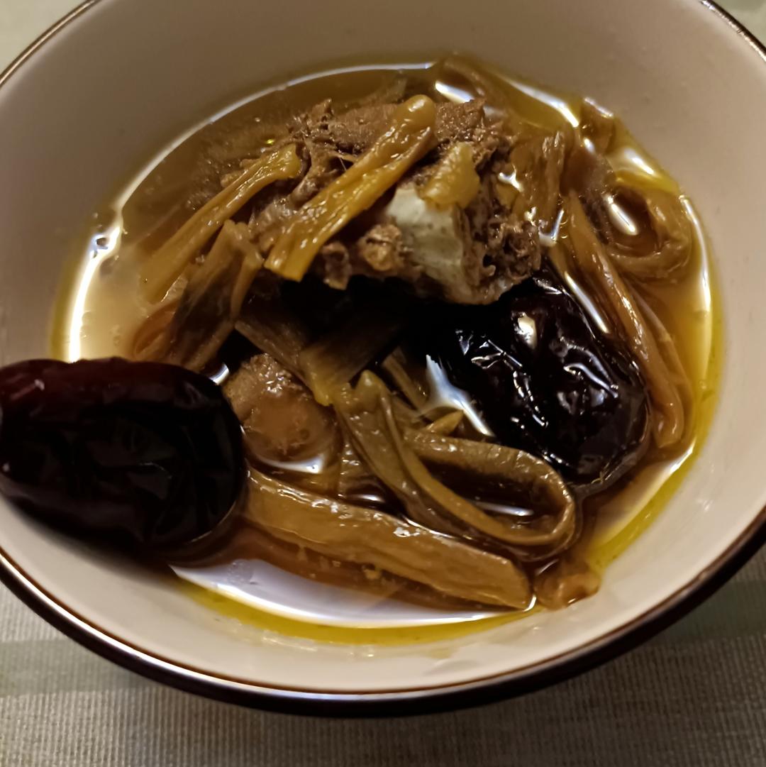 红枣桂圆枸杞鸡汤