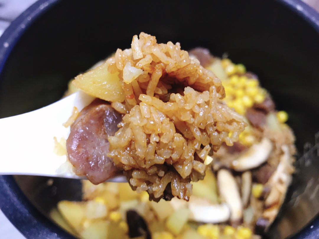 腊肠土豆焖饭