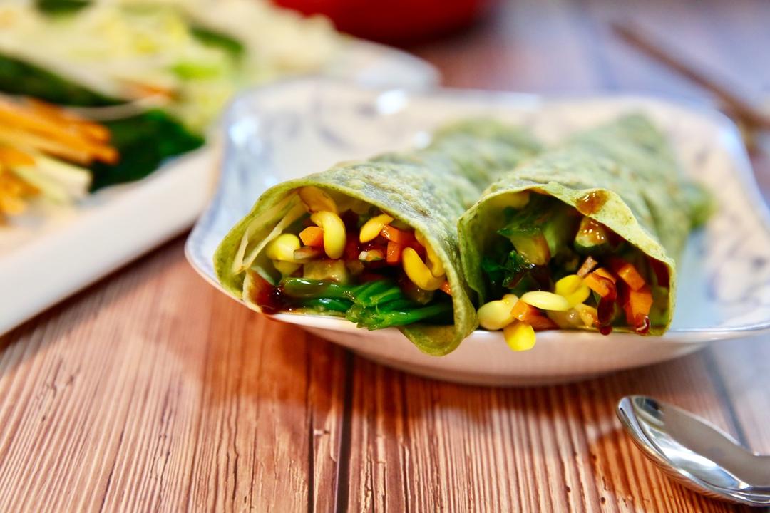 温暖向阳sunny做的薄饼卷蔬菜(烙春饼)