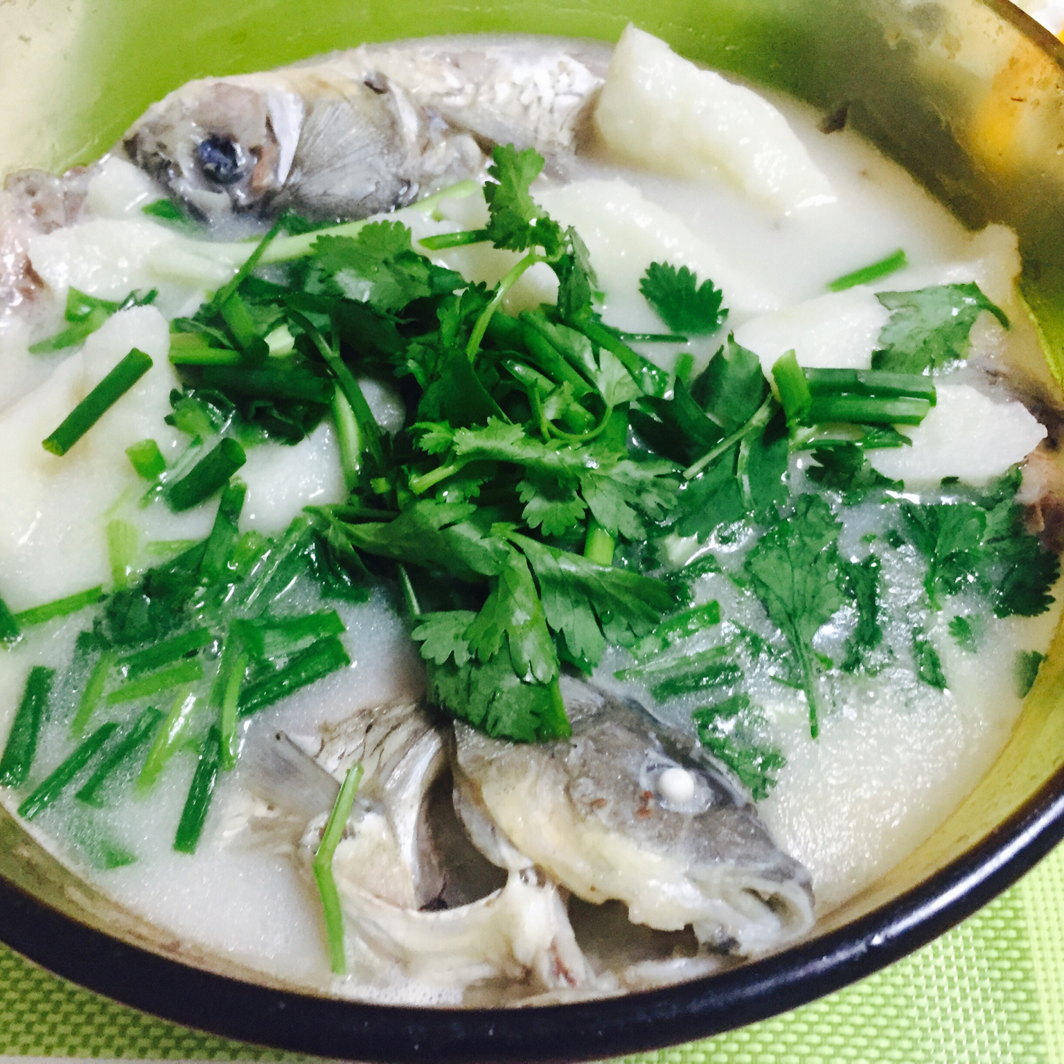 山药鲫鱼汤 | 爸爸厨房 VOL . 77--鲫鱼、山药、橄榄油